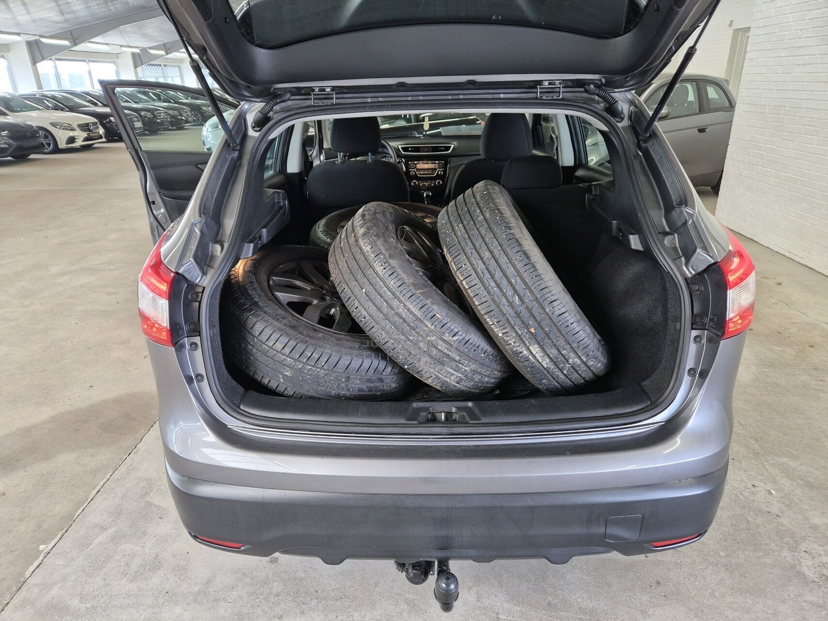 Grå Nissan Qashqai fra 2014