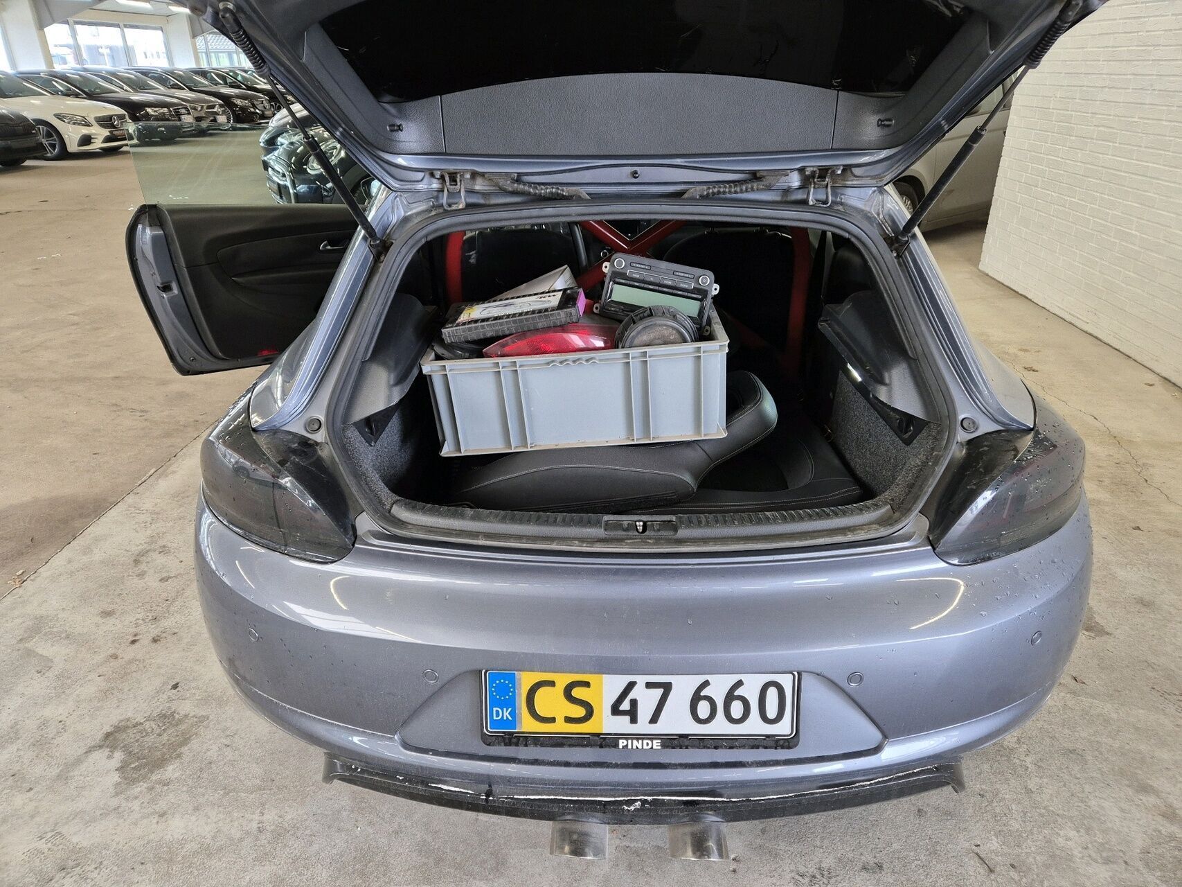 Sort VW Scirocco fra 2010