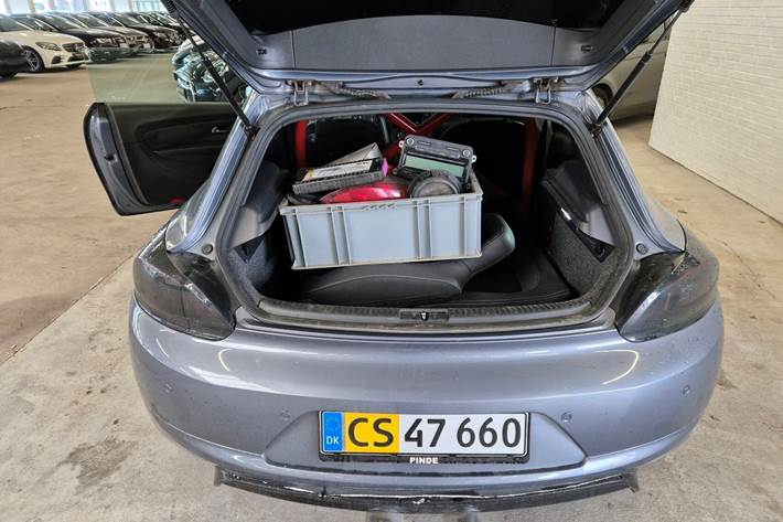 Sort VW Scirocco fra 2010