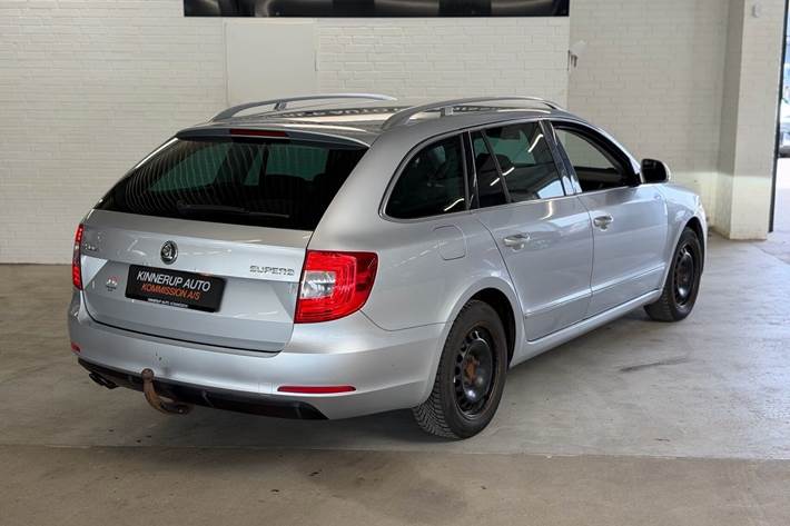 Sølv Skoda Superb fra 2013