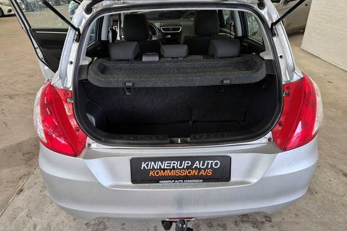 Sølv Suzuki Swift fra 2011