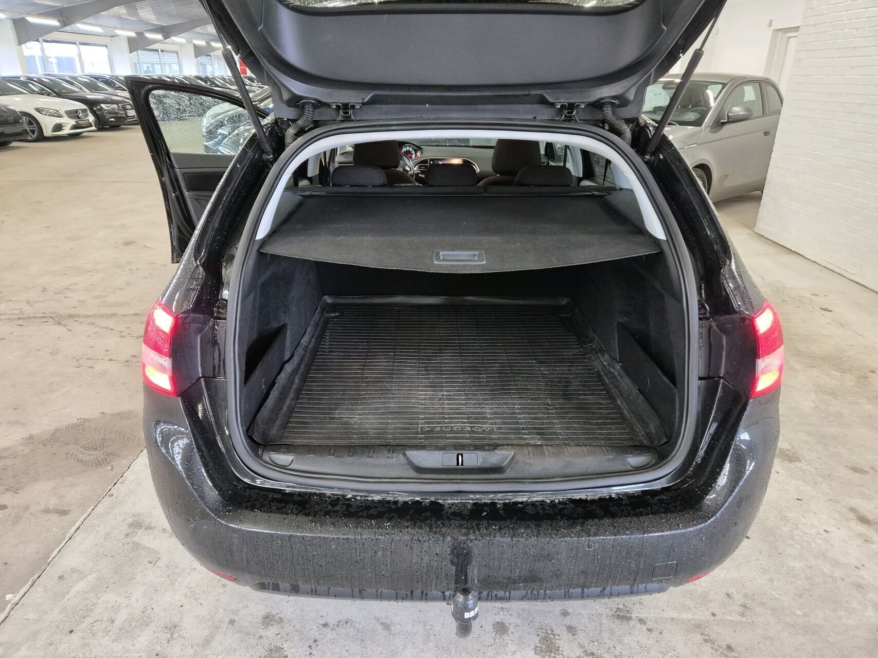 Sort Peugeot 308 fra 2017