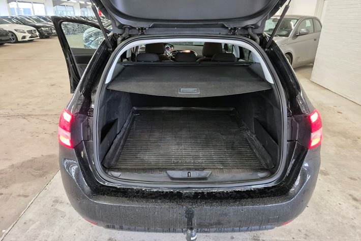 Sort Peugeot 308 fra 2017