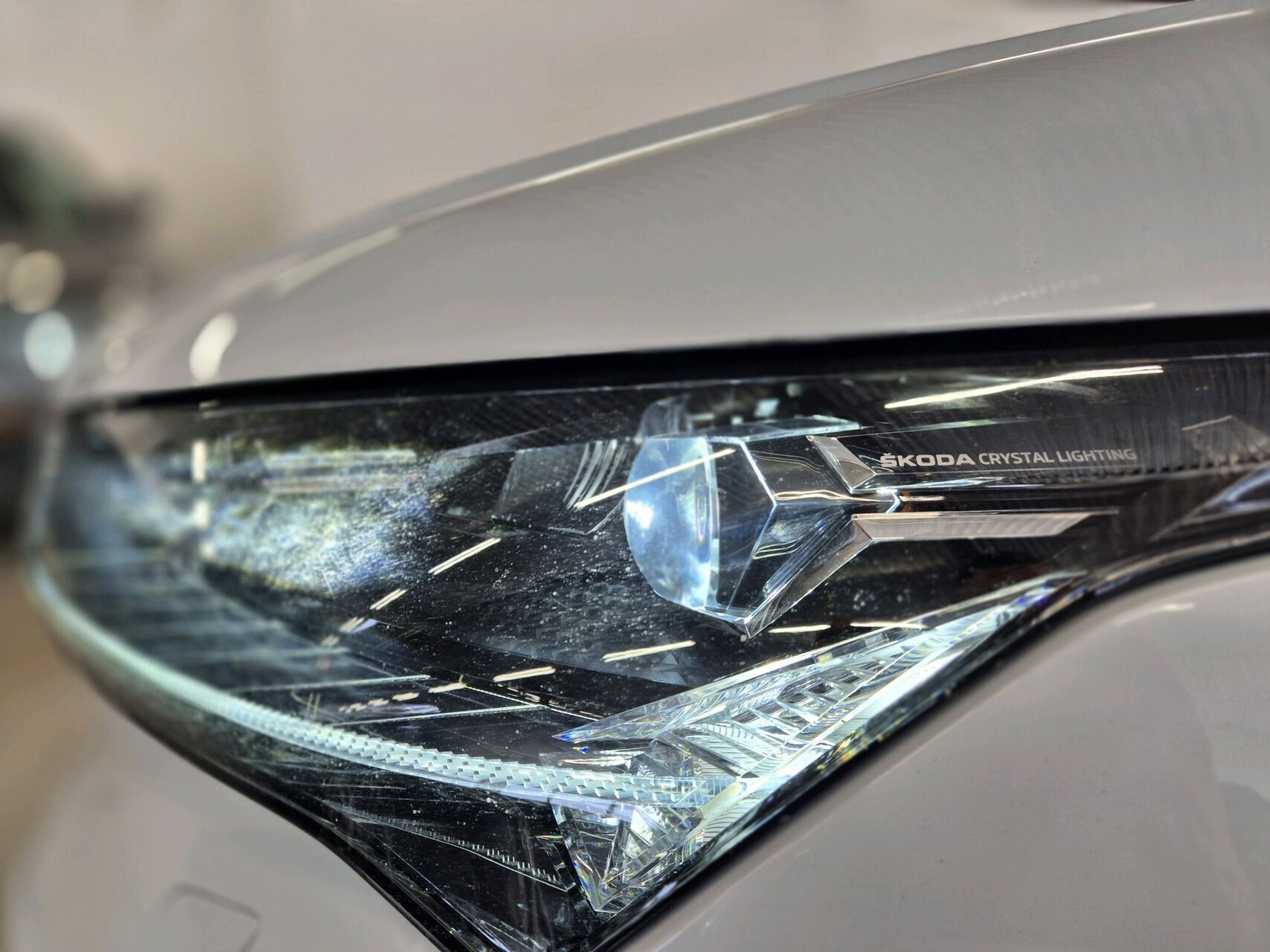 Hvid Skoda Enyaq fra 2022