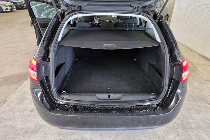 Sort Peugeot 308 fra 2017