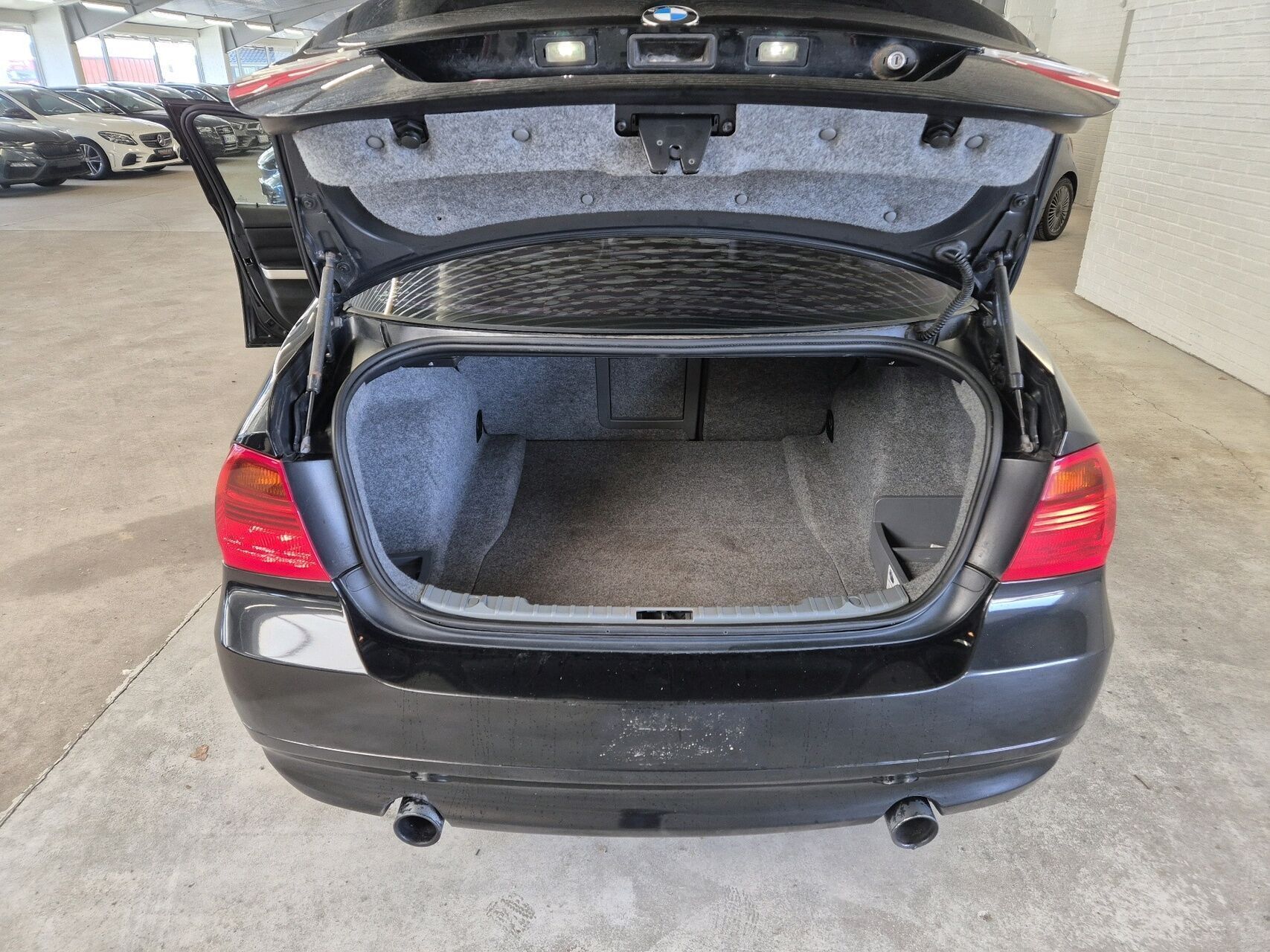 Sort BMW 335Xi fra 2008