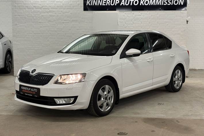 Hvid Skoda Octavia fra 2013