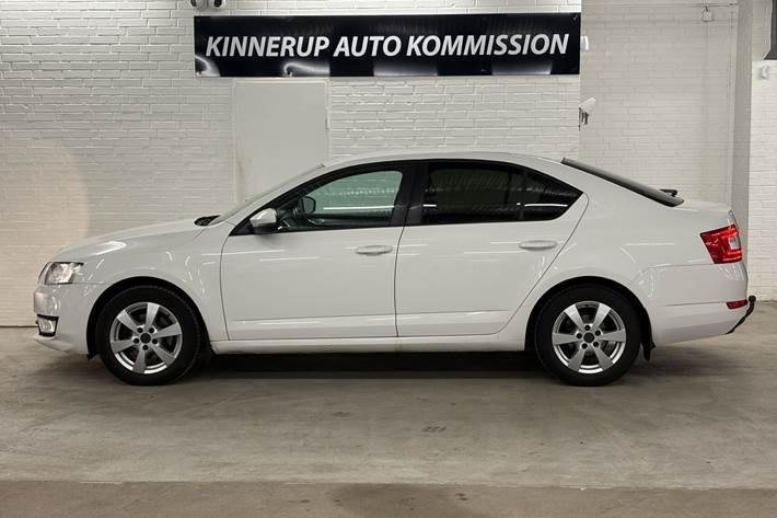 Hvid Skoda Octavia fra 2013