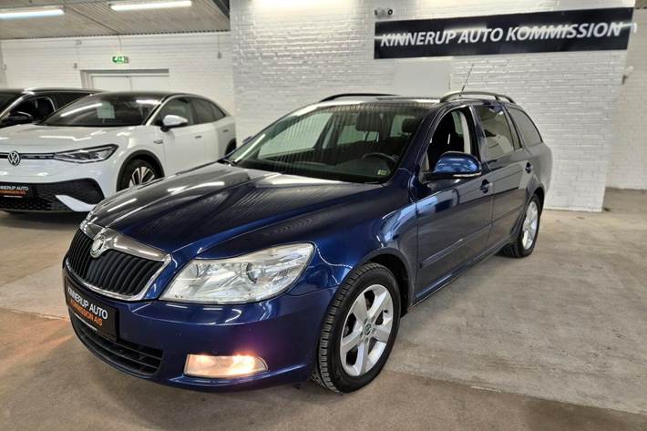 Blå Skoda Octavia fra 2009