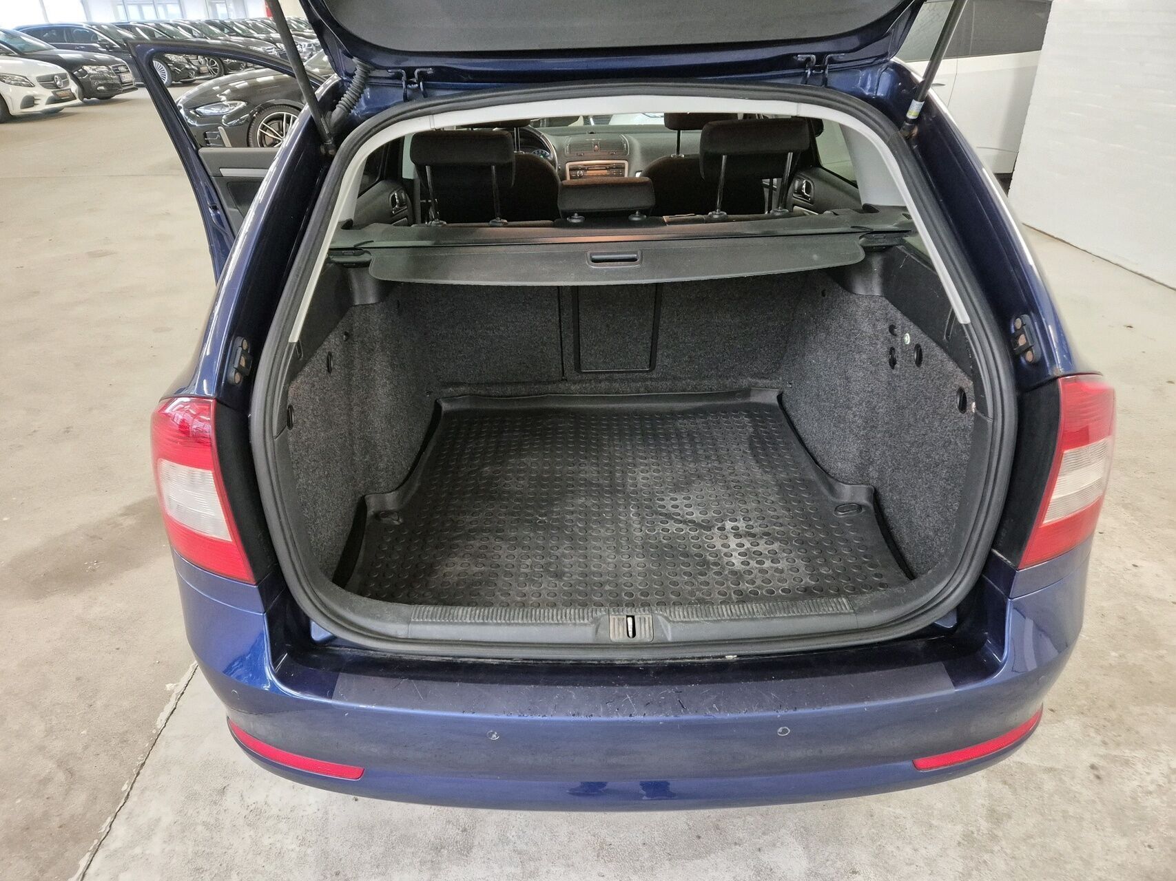 Blå Skoda Octavia fra 2009