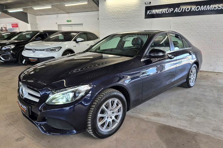 Blå Mercedes C250 d fra 2015
