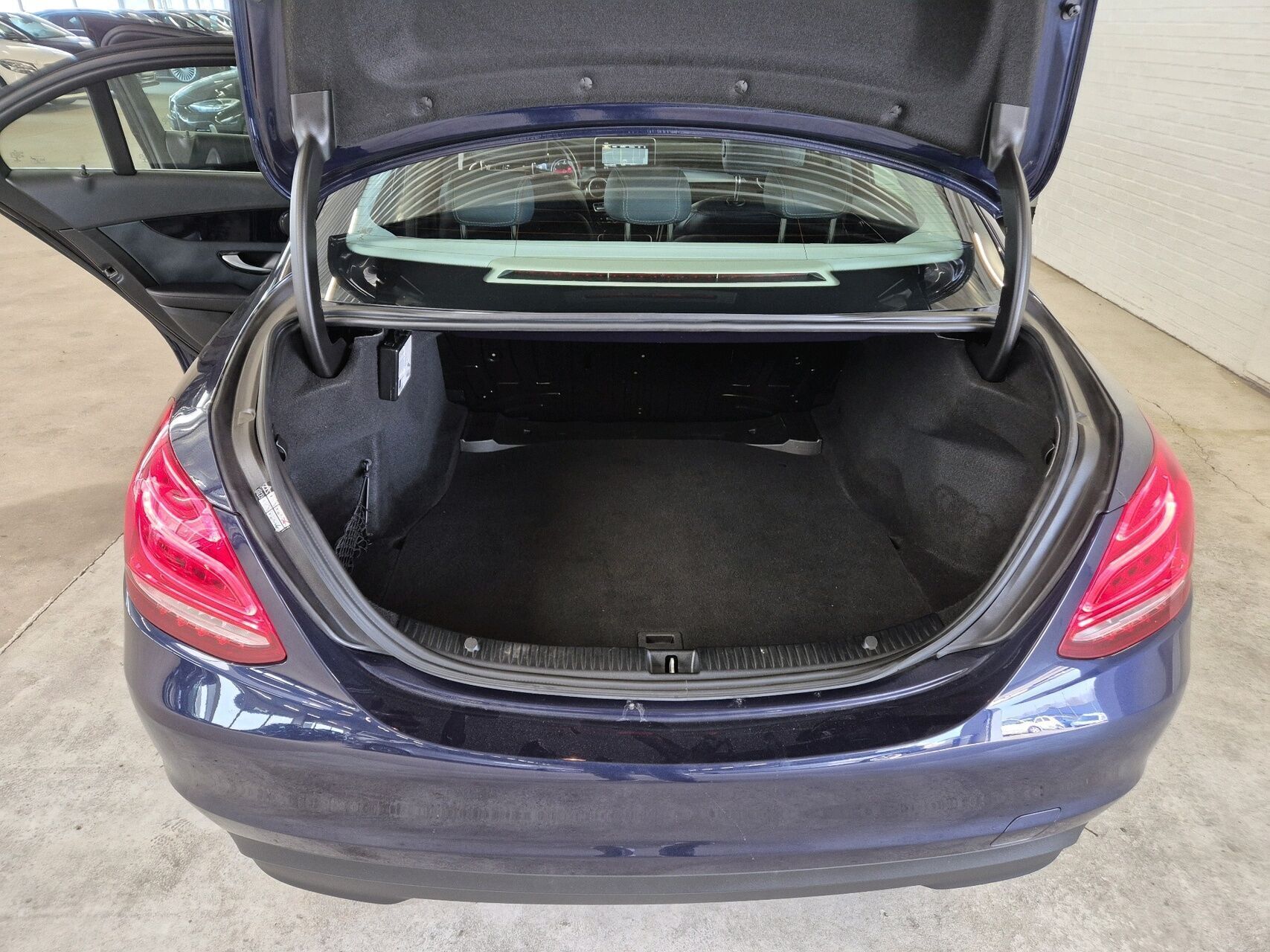 Blå Mercedes C250 d fra 2015