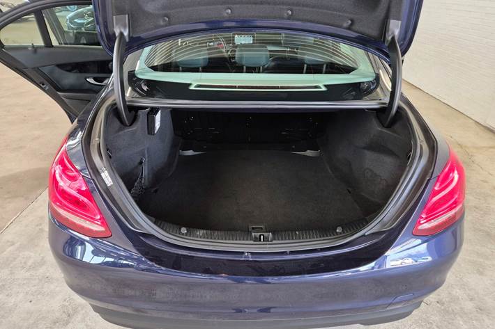 Blå Mercedes C250 d fra 2015