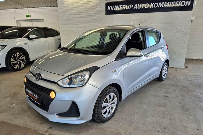 Sølv Hyundai i10 fra 2018