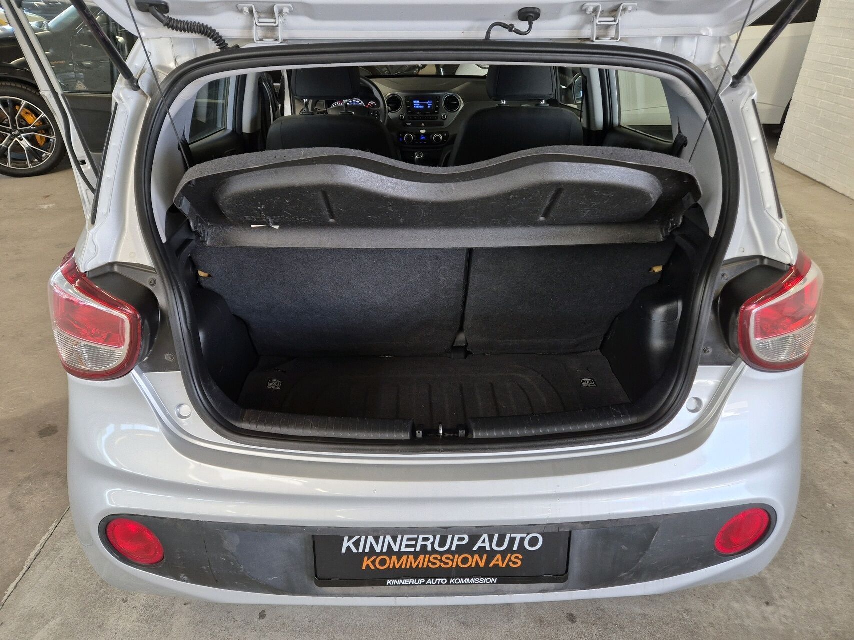 Sølv Hyundai i10 fra 2018