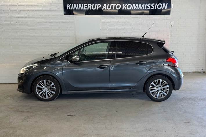 Sort Peugeot 208 fra 2016