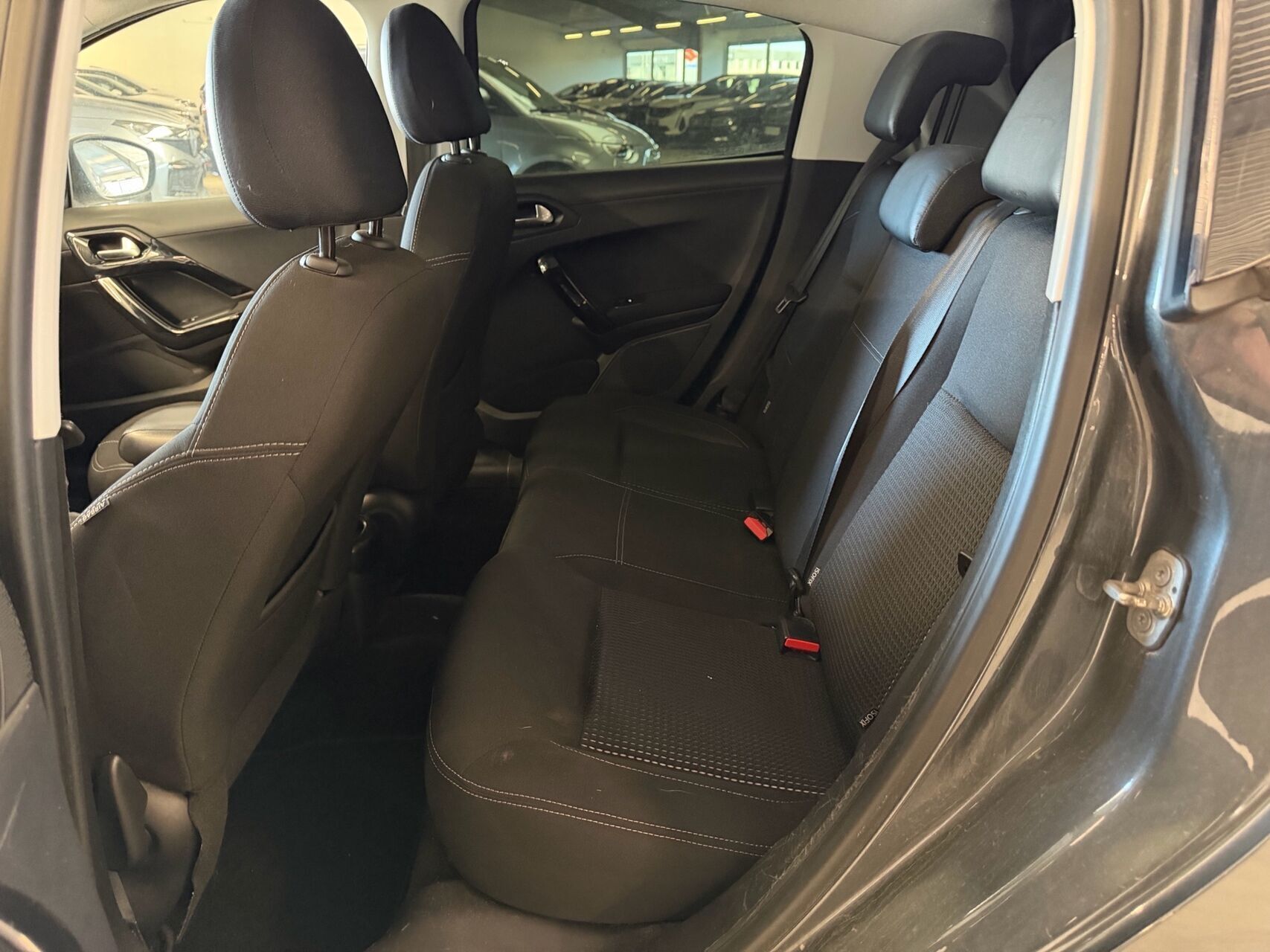 Sort Peugeot 208 fra 2016