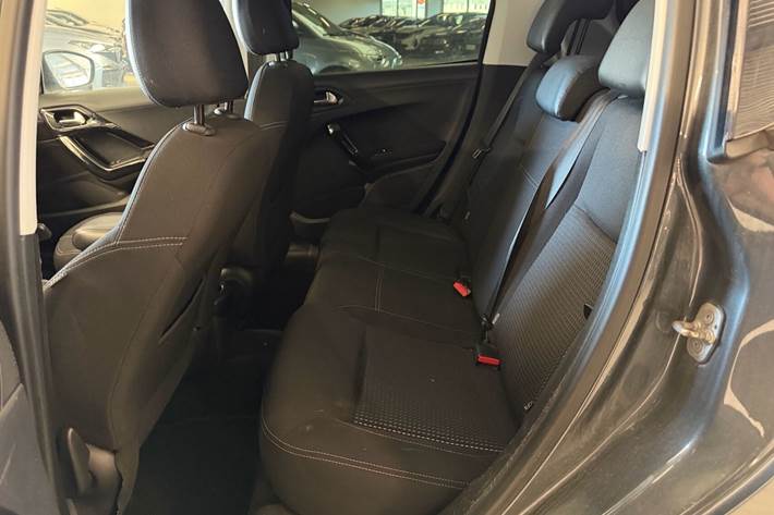 Sort Peugeot 208 fra 2016