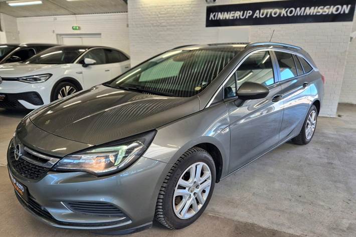 Sort Opel Astra fra 2018