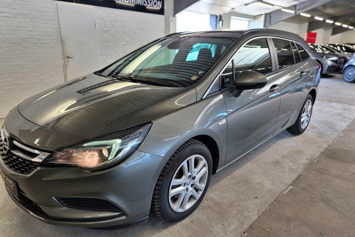 Sort Opel Astra fra 2018