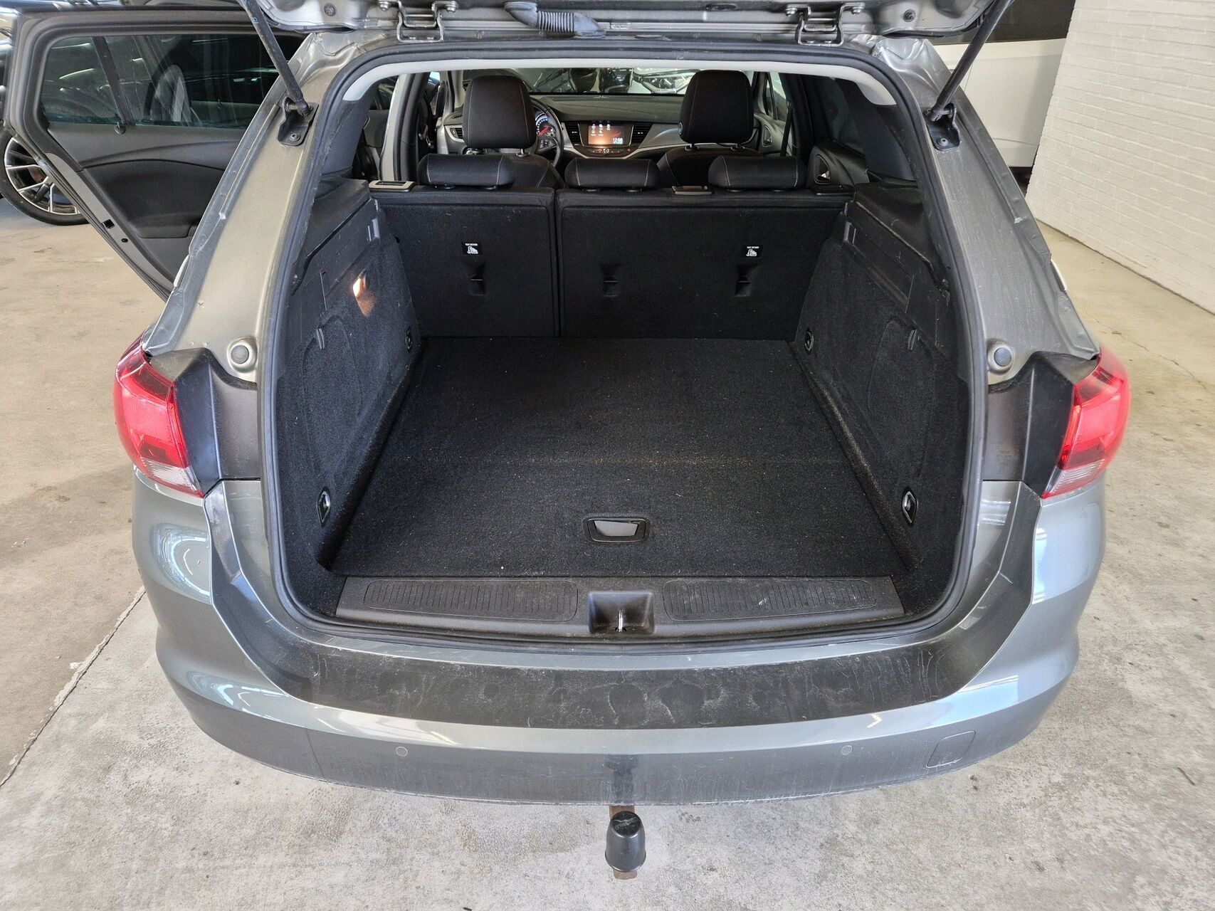 Sort Opel Astra fra 2018