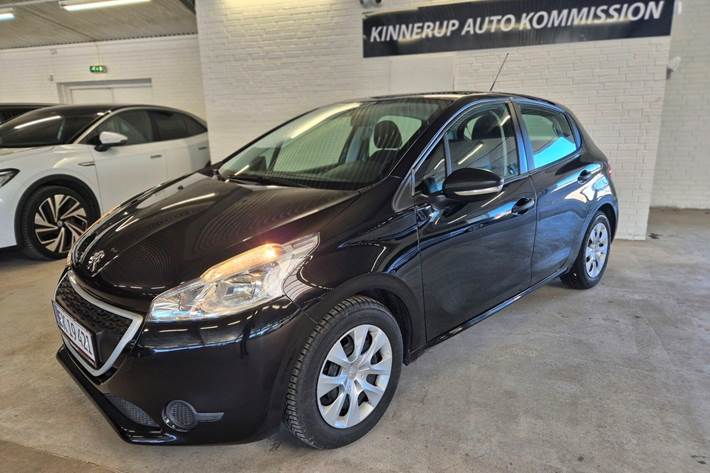Sort Peugeot 208 fra 2015