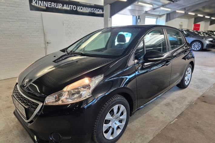 Sort Peugeot 208 fra 2015