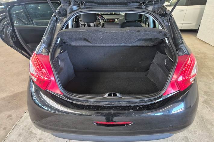 Sort Peugeot 208 fra 2015