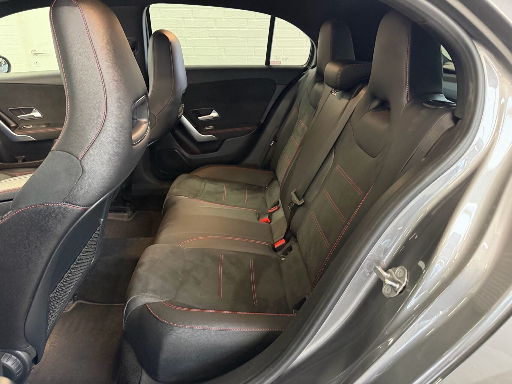 Grå Mercedes A250 e fra 2020