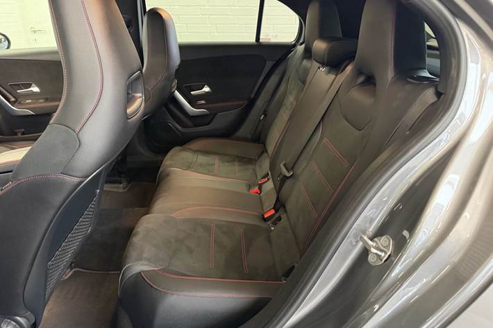 Grå Mercedes A250 e fra 2020