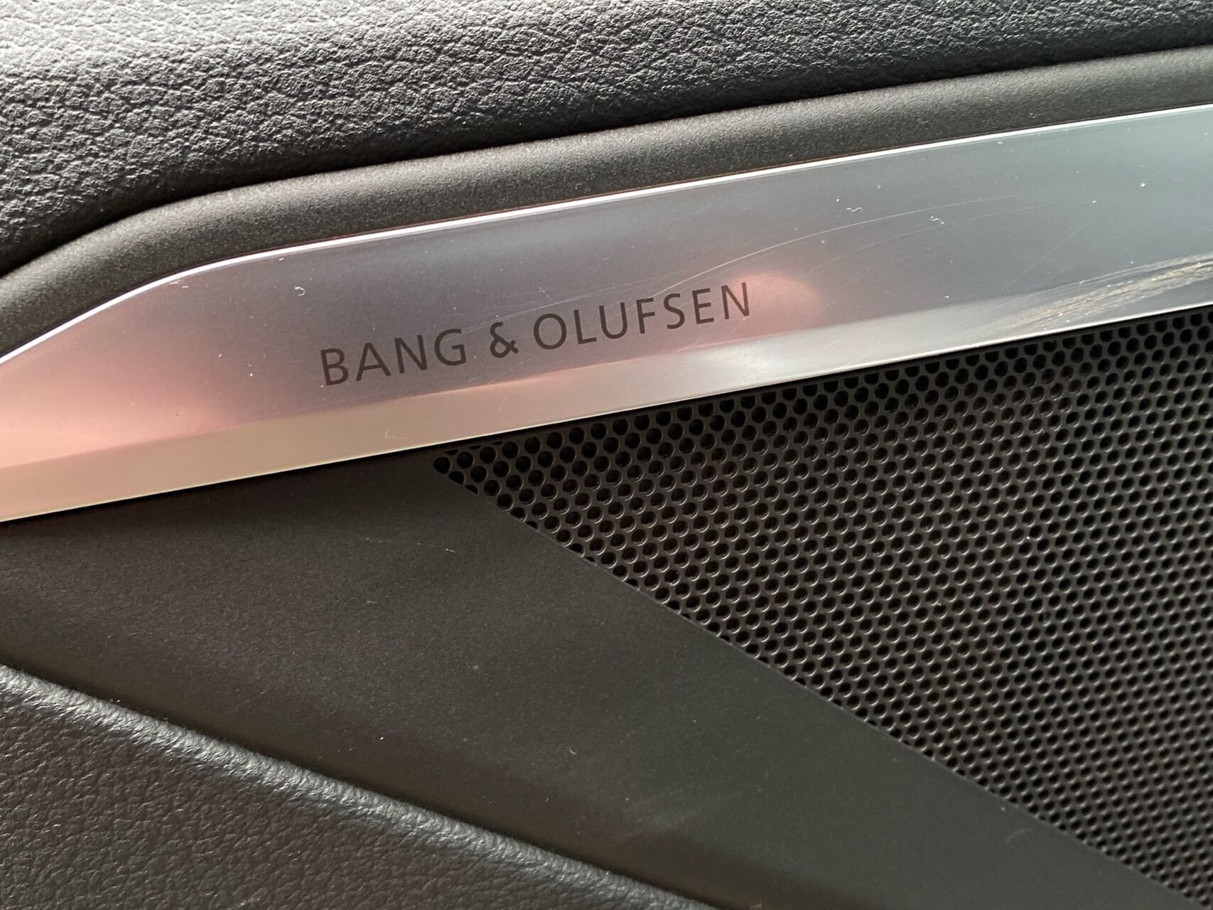 Sort Audi e-tron fra 2020