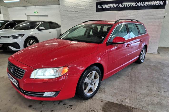 Rød Volvo V70 fra 2013