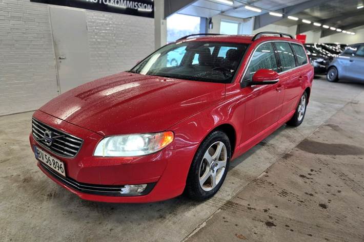 Rød Volvo V70 fra 2013