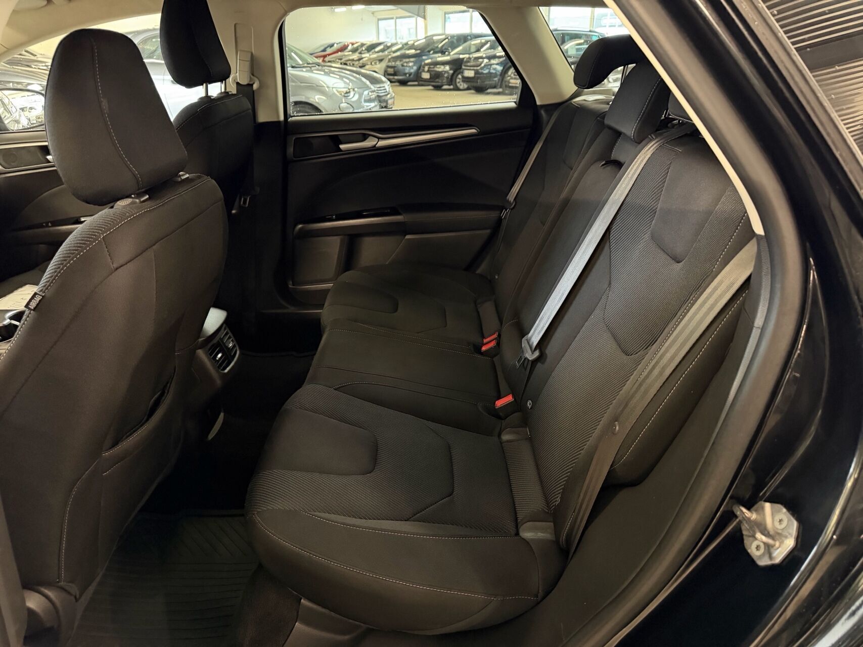 Sort Ford Mondeo fra 2017