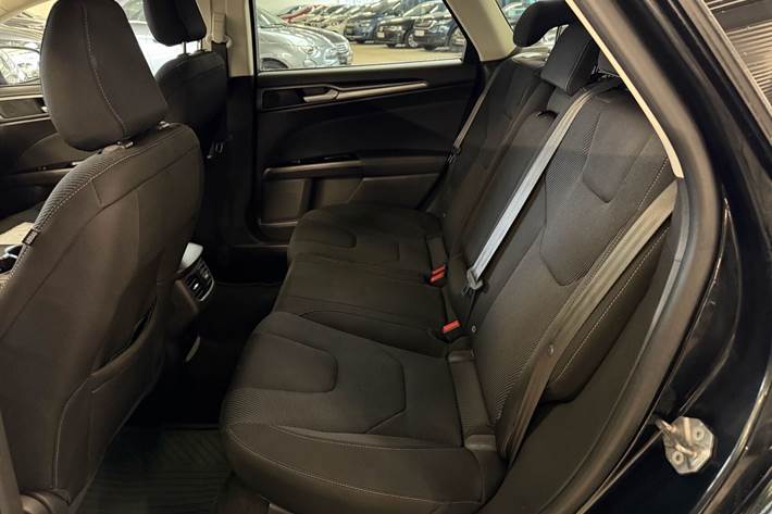 Sort Ford Mondeo fra 2017