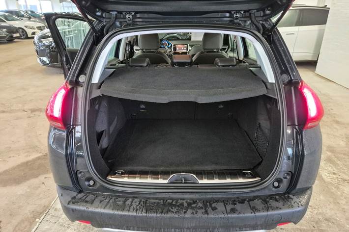 Grå Peugeot 2008 fra 2017