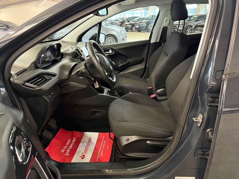 Peugeot 208 1,5 BlueHDi Signature Sky 100HK 5d