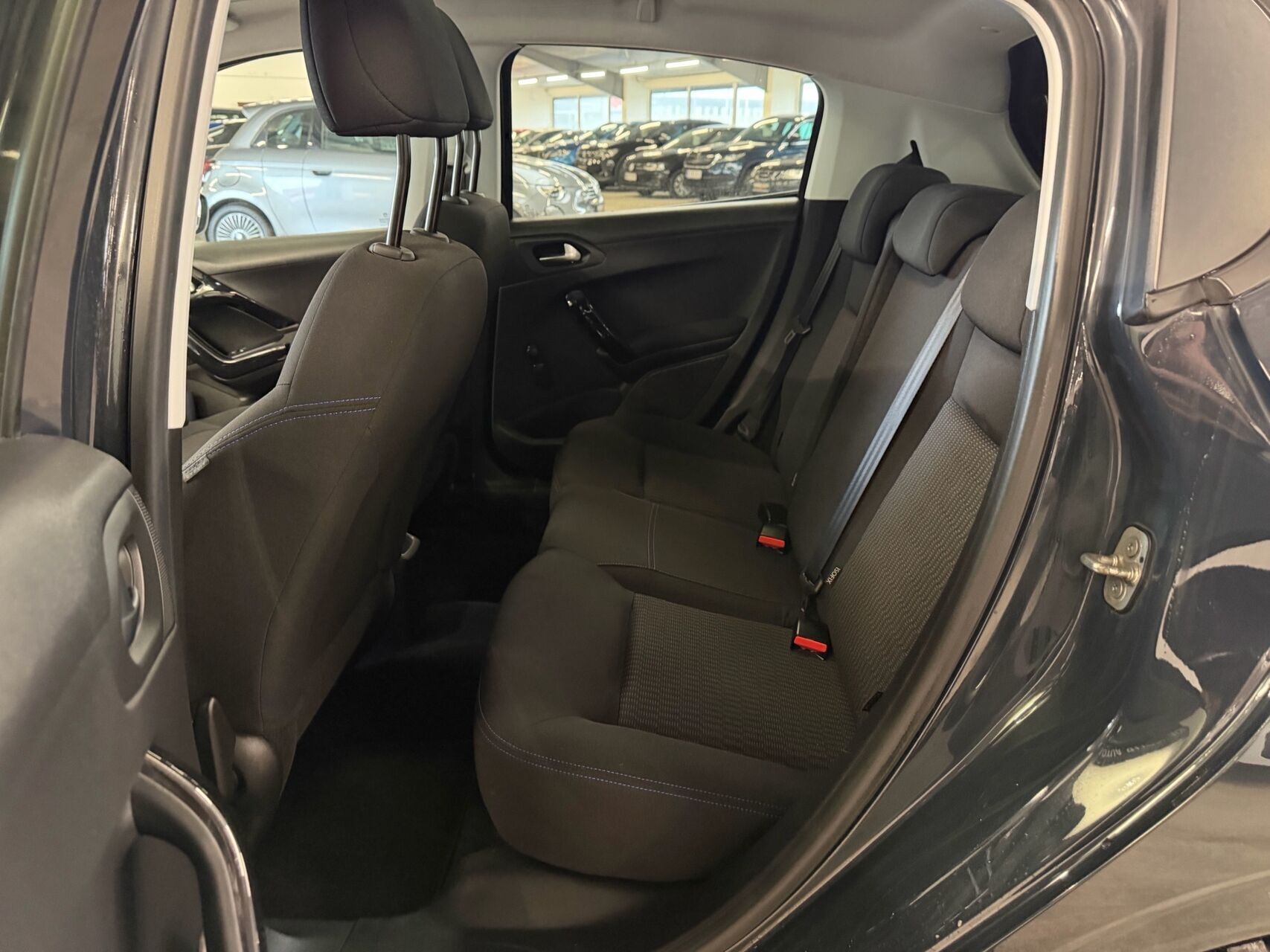 Sort Peugeot 208 fra 2018