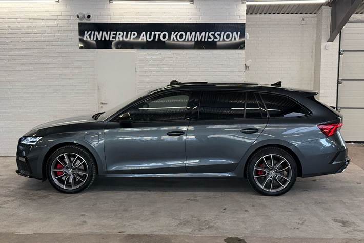 Sort Skoda Octavia fra 2021