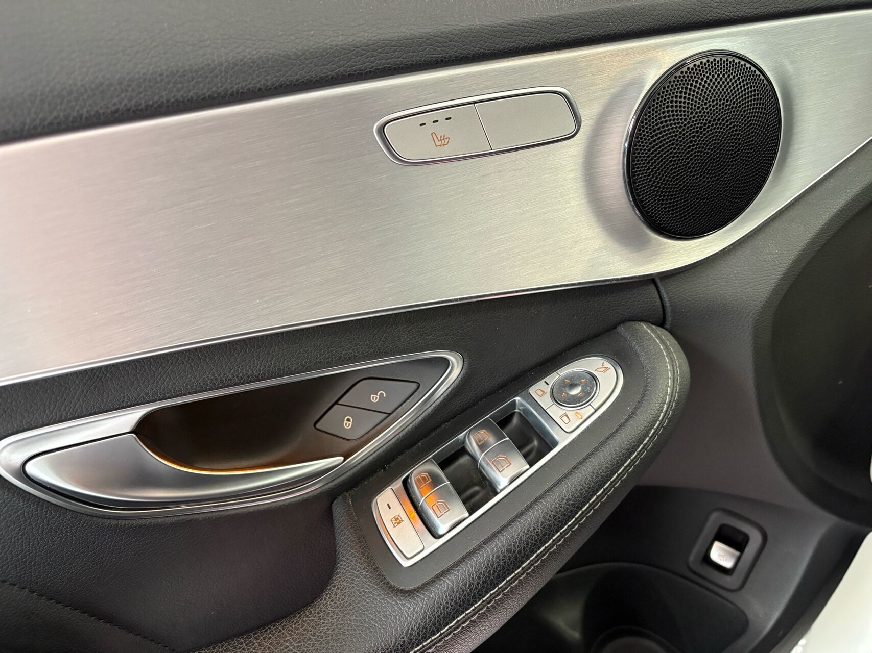 Hvid Mercedes C200 fra 2019