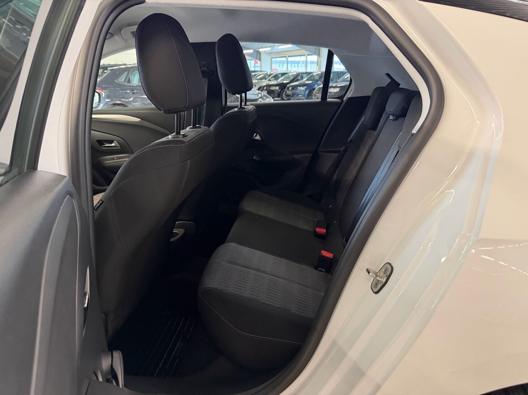 Hvid Opel Corsa fra 2020