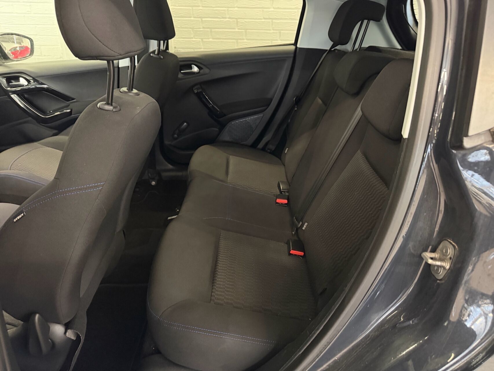 Sort Peugeot 208 fra 2019