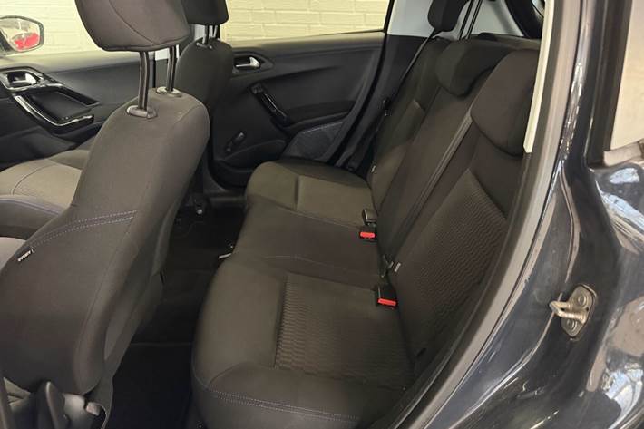 Sort Peugeot 208 fra 2019