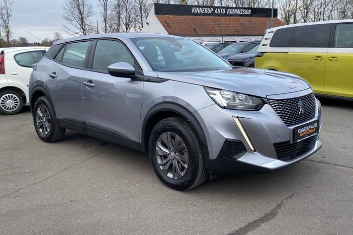 Sølv Peugeot e-2008 fra 2021