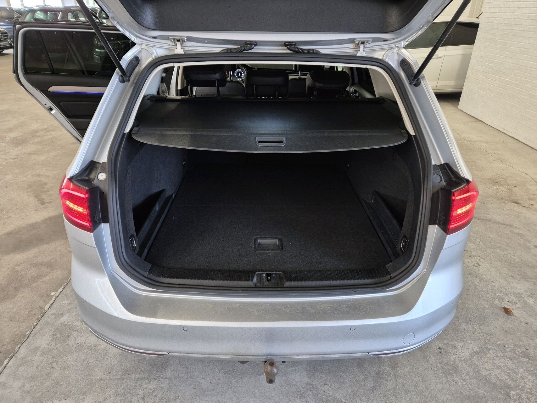 Sølv VW Passat fra 2015