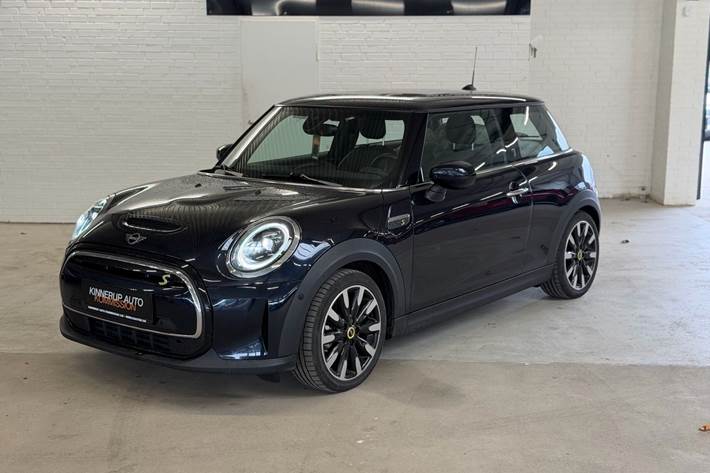 Blå Mini Cooper fra 2021