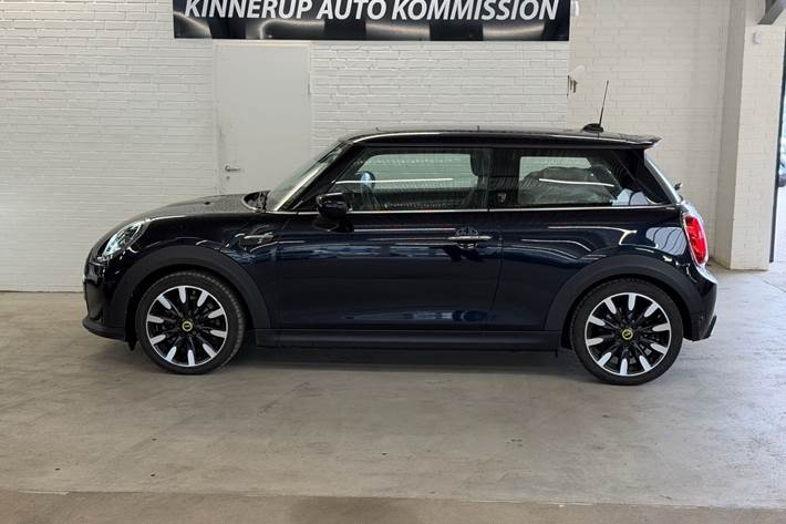 Blå Mini Cooper fra 2021