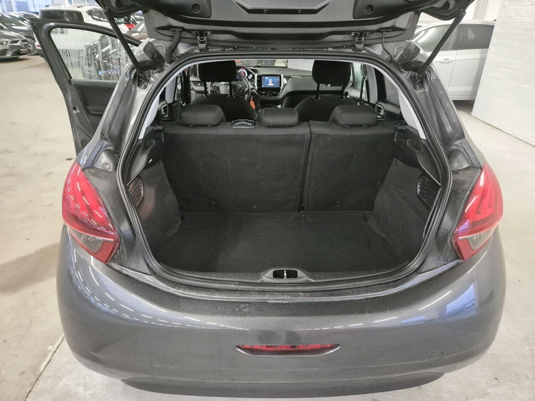 Sort Peugeot 208 fra 2015