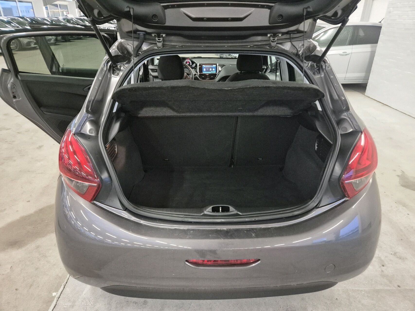 Sort Peugeot 208 fra 2019