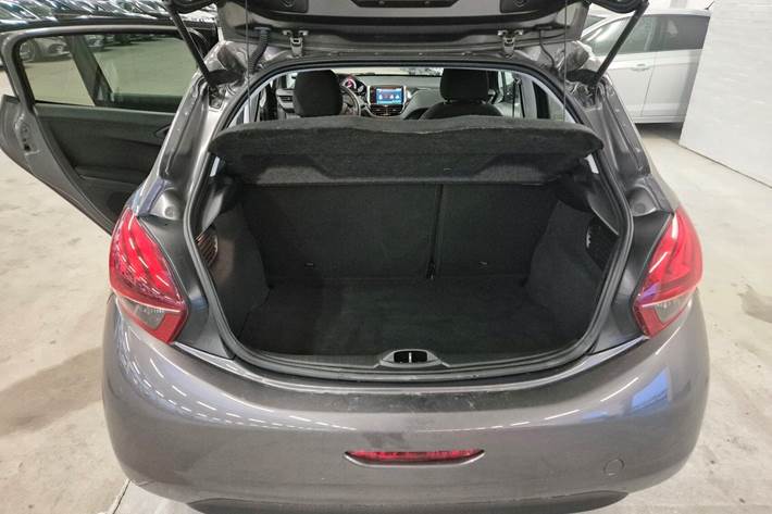 Sort Peugeot 208 fra 2019